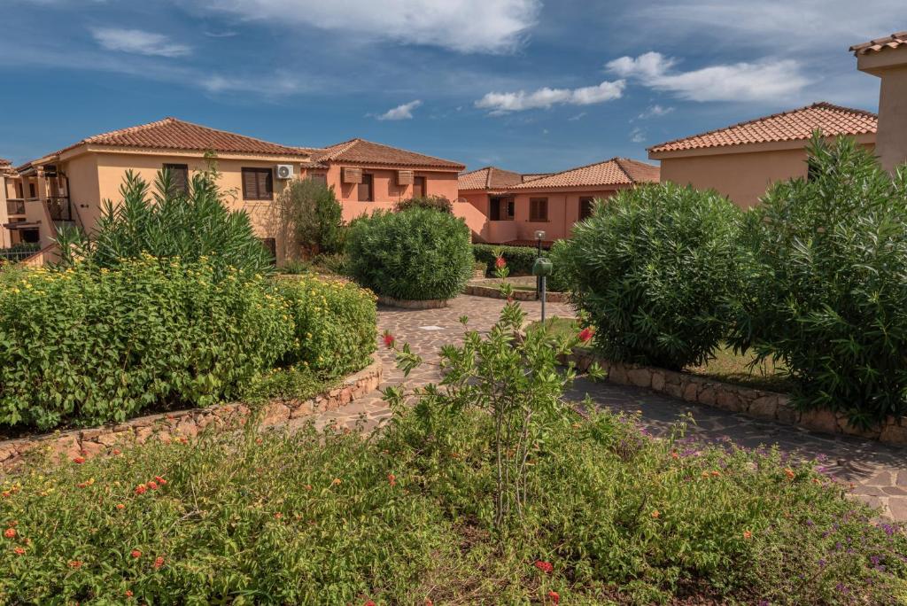 Ein Garten an der Unterkunft Baia de Bahas Residence