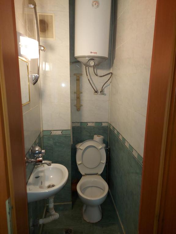 A bathroom at Studio and 1bedroom apartment Burgas - Economy