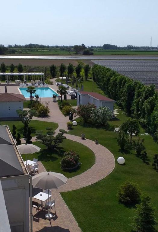 Bazén v ubytování Hotel Bussana nebo v jeho okolí