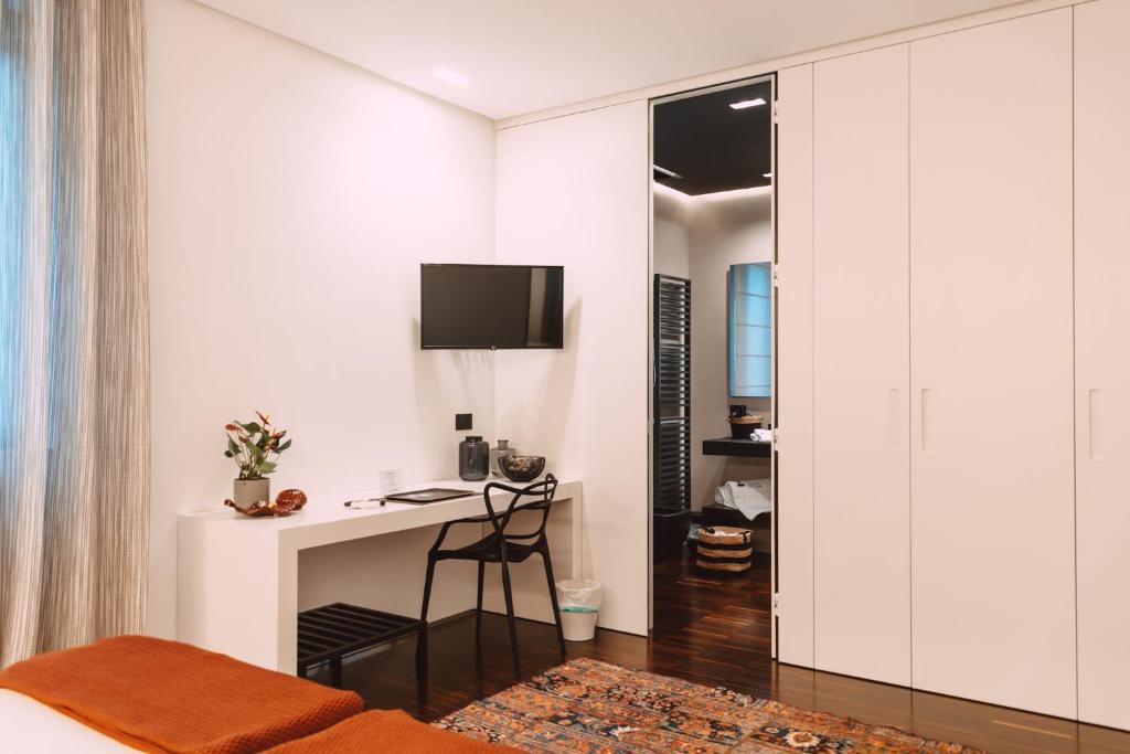A television and/or entertainment centre at Viale dei Lecci - Luxury rooms