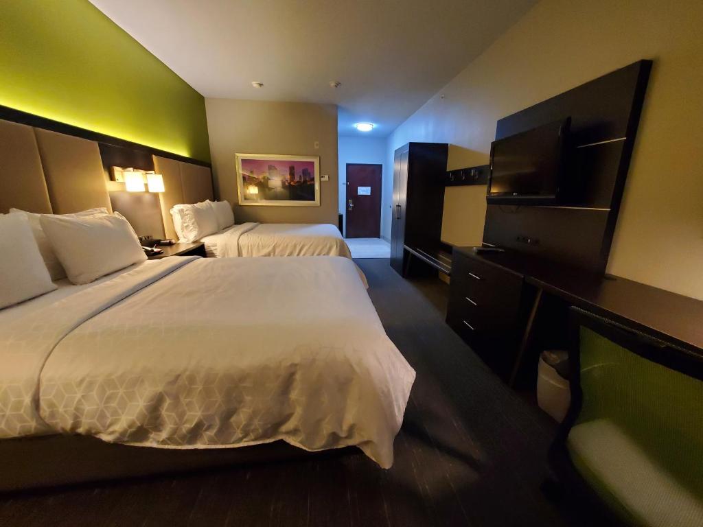 Holiday Inn Express Pearland by IHG - Standard Queen Room With Two Queen Beds
