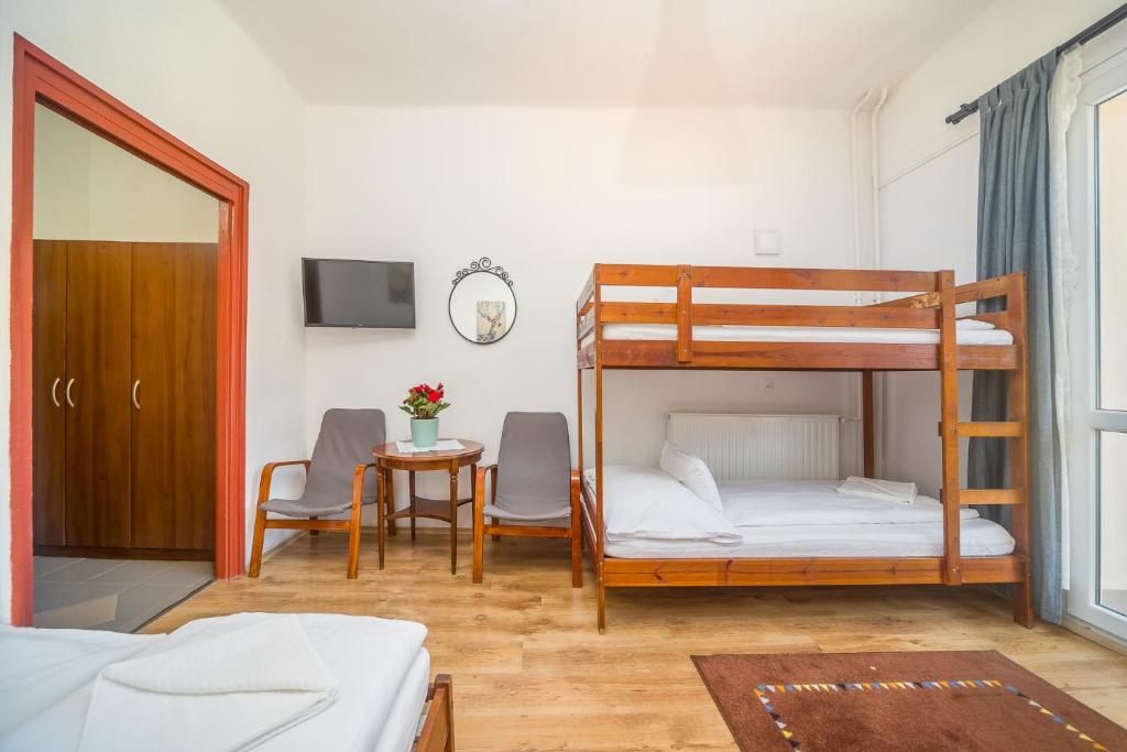 Postel nebo postele na pokoji v ubytování Lipicai Hotel és Étterem