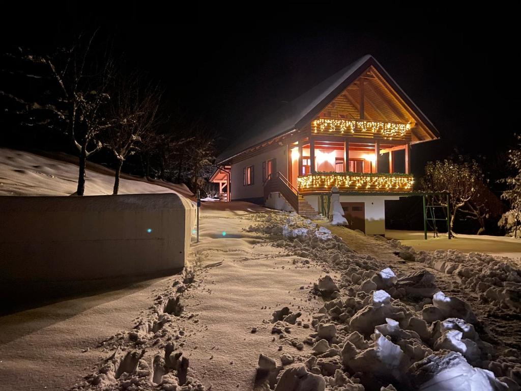 Budova, v ktorej sa dovolenkový dom nachádza