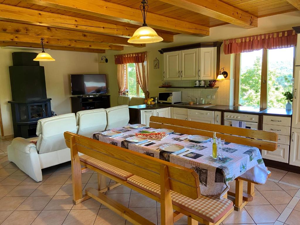 Kuchyňa alebo kuchynka v ubytovaní Holiday home Tihovo