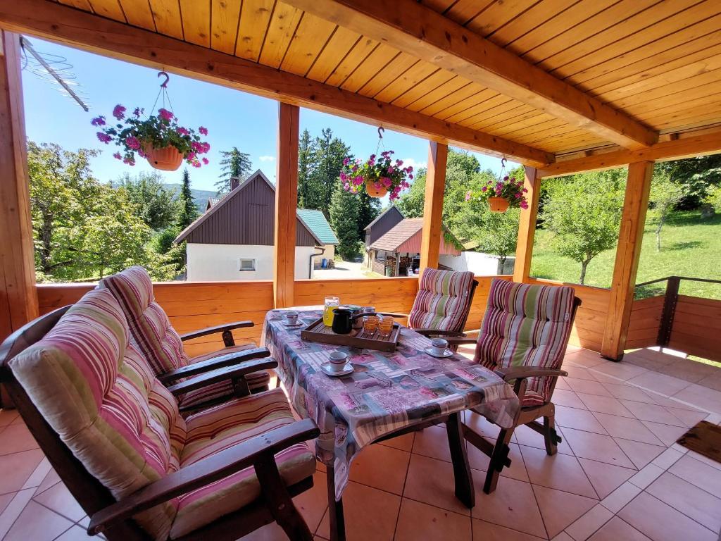 Posedenie v ubytovaní Holiday home Tihovo