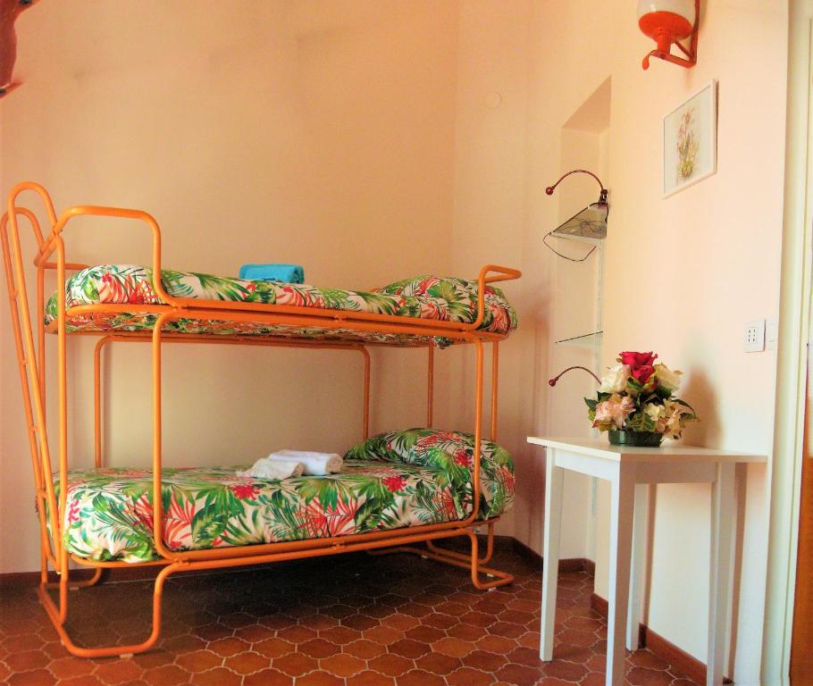A bed or beds in a room at Villetta indipendente a due passi dal mare