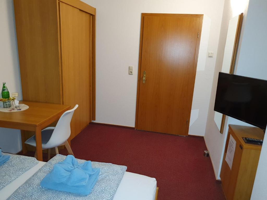 TV a/nebo společenská místnost v ubytování Mainstern Hotel