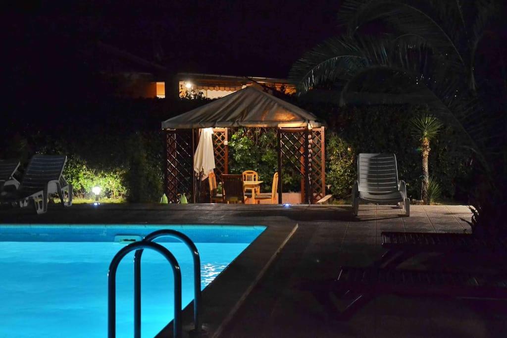 Bazén v ubytovaní Sea La Vie Holiday home with pool alebo v jeho blízkosti