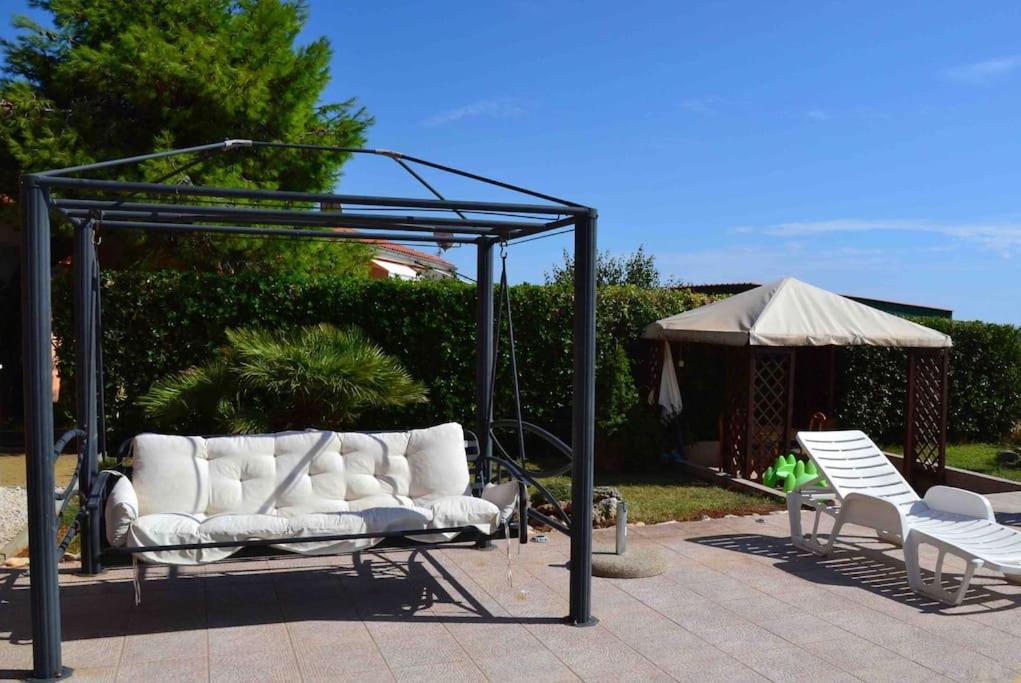 Vonkajšia záhrada v ubytovaní Sea La Vie Holiday home with pool