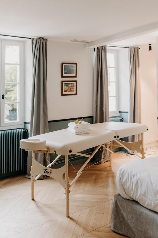 Postel nebo postele na pokoji v ubytování Le Château Réal