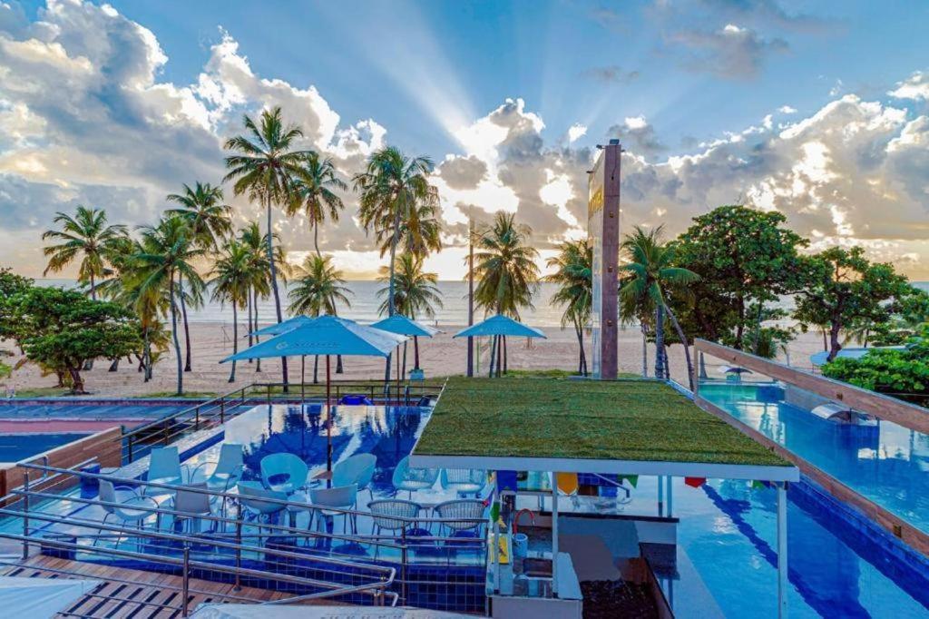 A piscina localizada em Netuanah Praia Hotel ou nos arredores