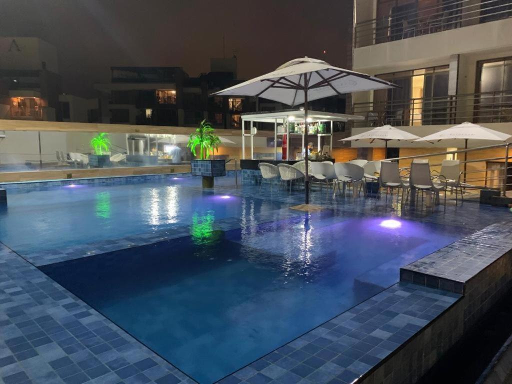 A piscina localizada em Netuanah Praia Hotel ou nos arredores
