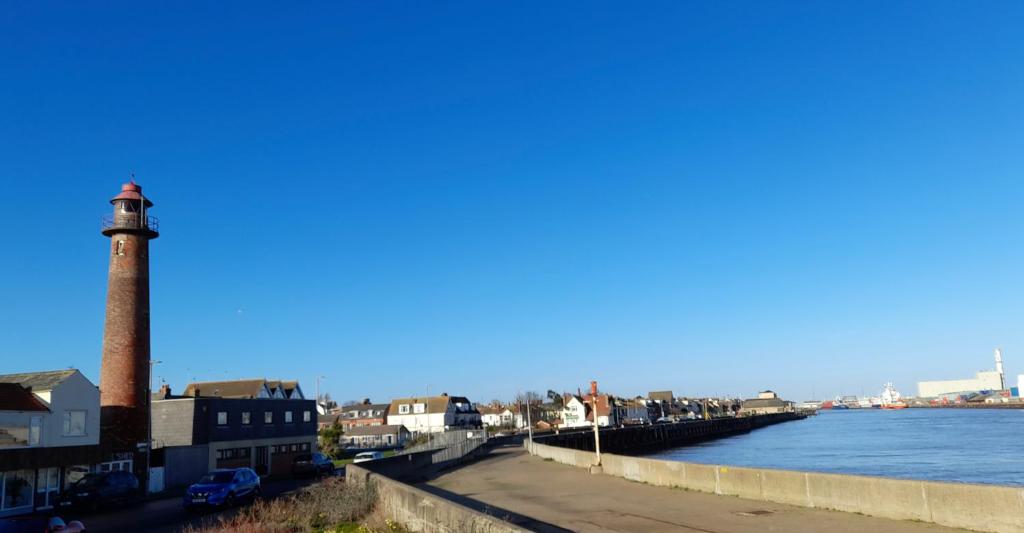'Harbour View' on the river Yare by Gorleston on sea beach Pet free