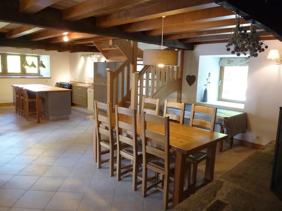 Spacious Longere,heated swimming pool, idyllic setting, Southern Brittany, FR