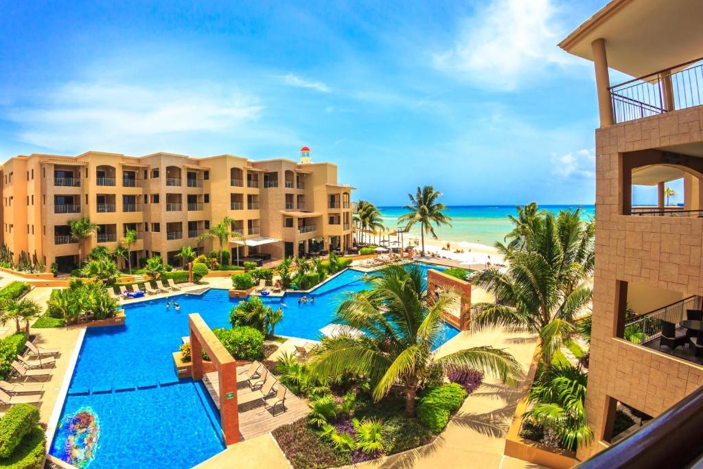 Vista de la piscina de El Faro Oceanfront Apartments by BVR o alrededores