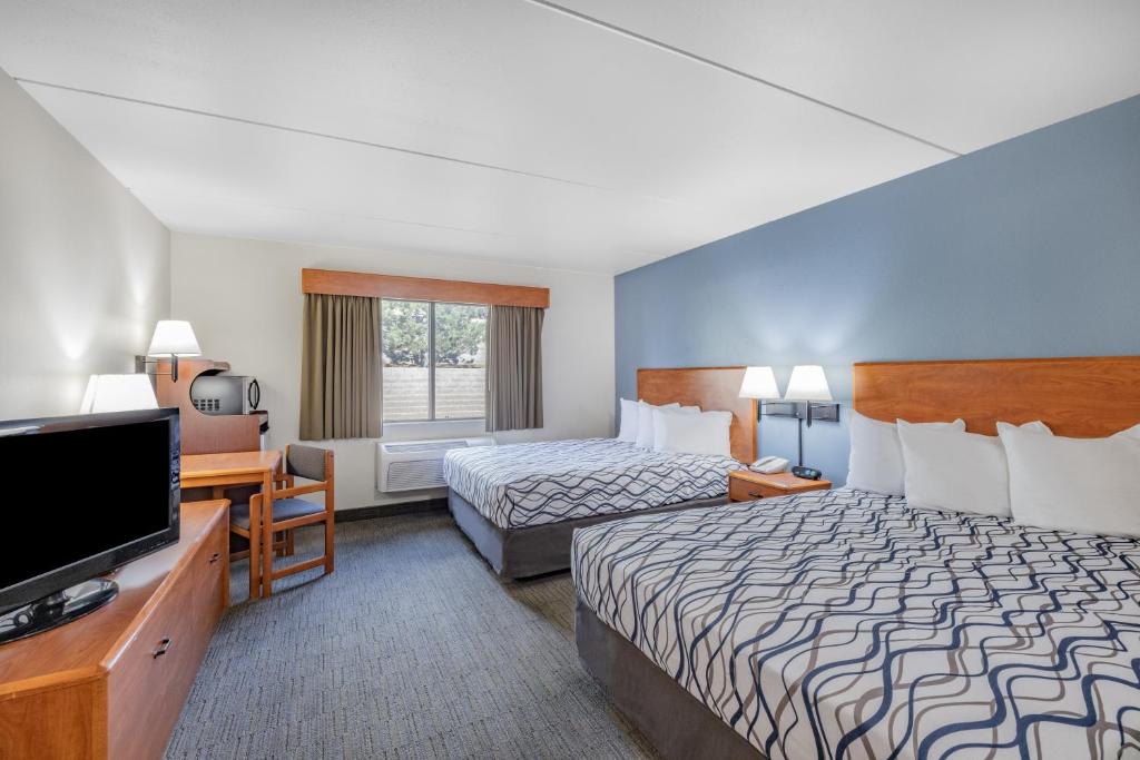 AmericInn by Wyndham Havre - Deluxe Queen Room - Mobility Access/Non-Smoking