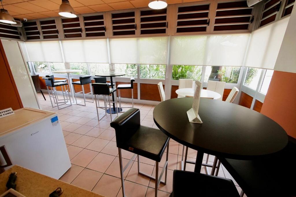 Kuchyň nebo kuchyňský kout v ubytování Auberge du MOCAMBO