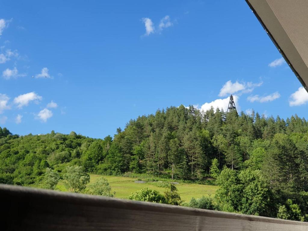 A general mountain view or a mountain view taken from Az apartmant