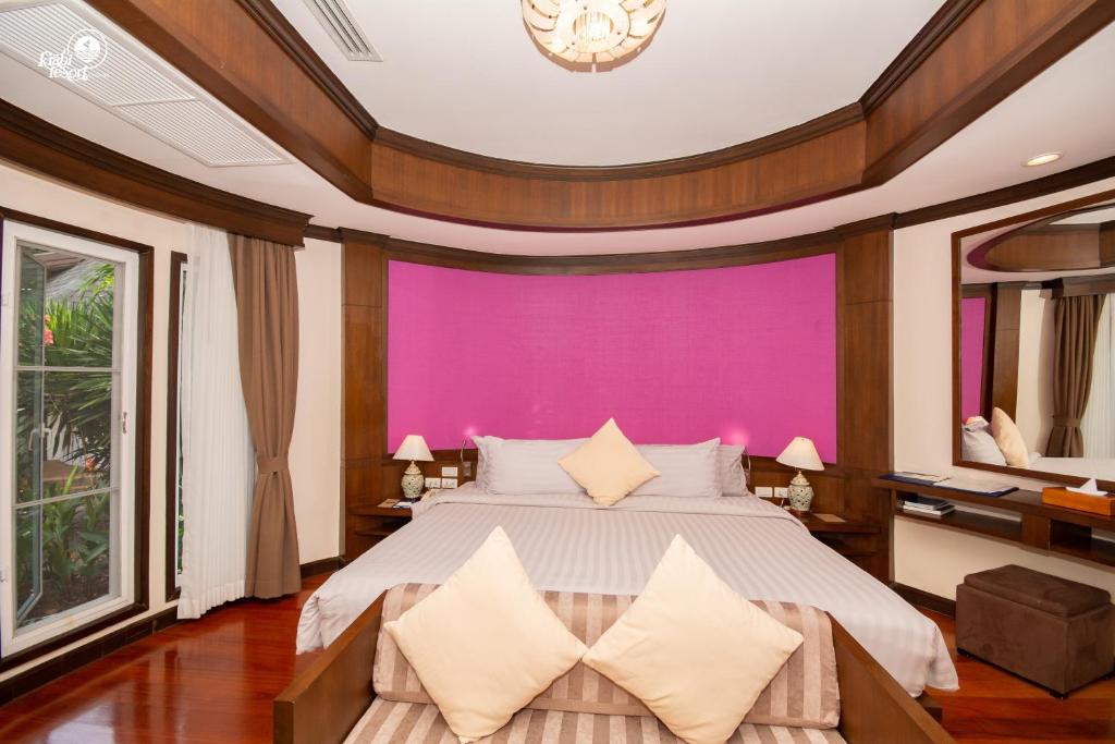 Postel nebo postele na pokoji v ubytování Krabi Resort