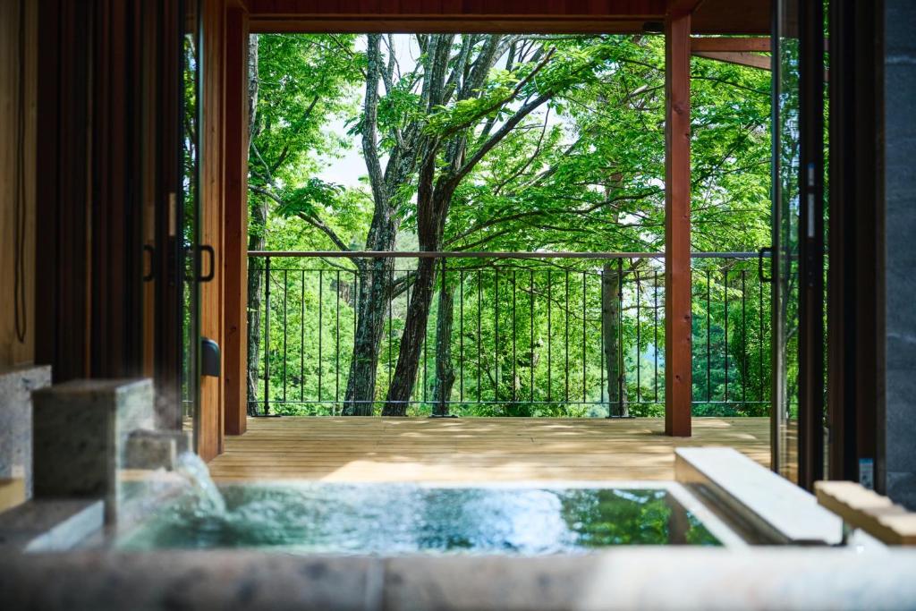 Zahrada ubytování THE HIRAMATSU KARUIZAWA MIYOTA