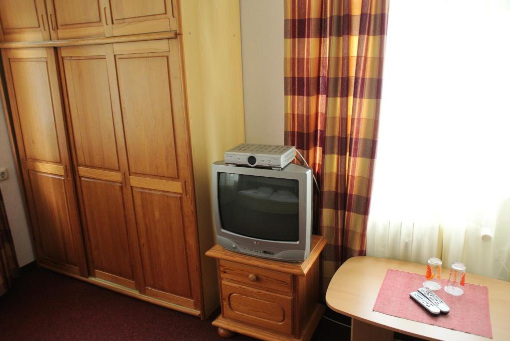 TV a/nebo společenská místnost v ubytování Penzion Haus Regrus