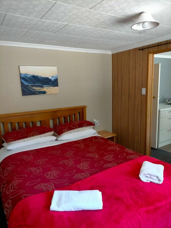 Postel nebo postele na pokoji v ubytování Arthur's Pass Alpine Motel