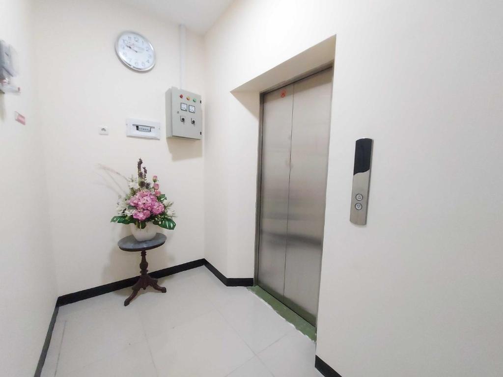 Fotografie z fotogalerie ubytování Rons City Hotel near Simpang Lima Semarang Mitra RedDoorz v destinaci Semarang