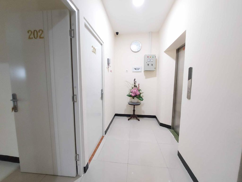 Fotografie z fotogalerie ubytování Rons City Hotel near Simpang Lima Semarang Mitra RedDoorz v destinaci Semarang
