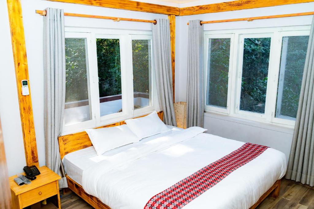 Postel nebo postele na pokoji v ubytování Silu Homes by Hostmandu