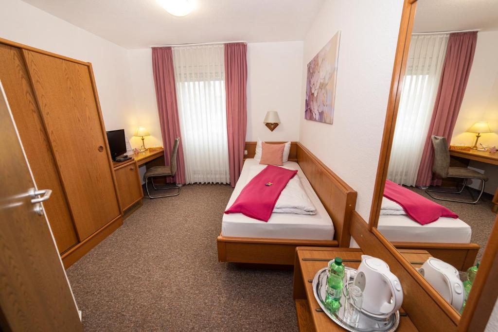 Hotel am Schlosspark Essen - Resim 39