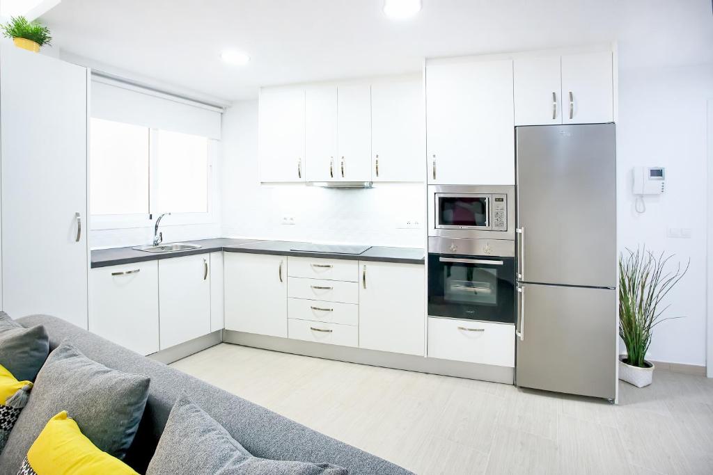 A kitchen or kitchenette at Alonso de Palencia City Center Apartment