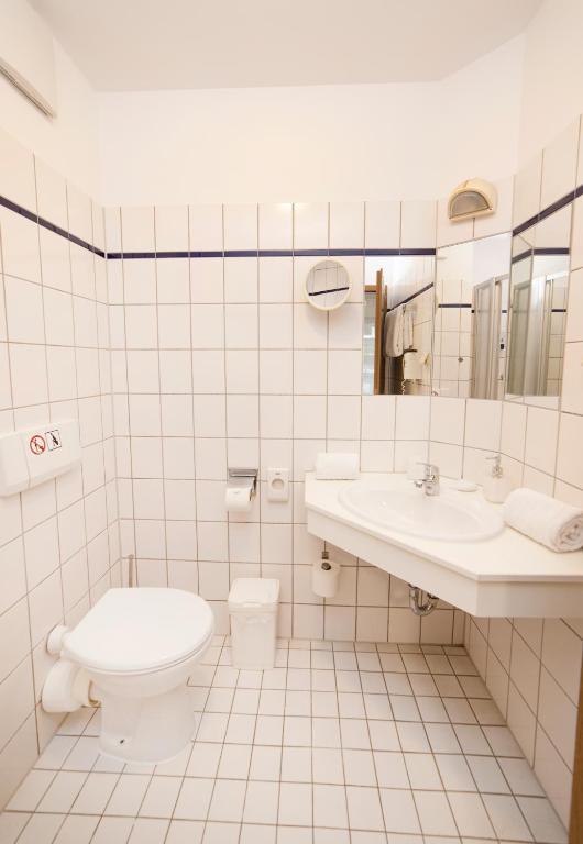 Hotel am Schlosspark Essen - Resim 42