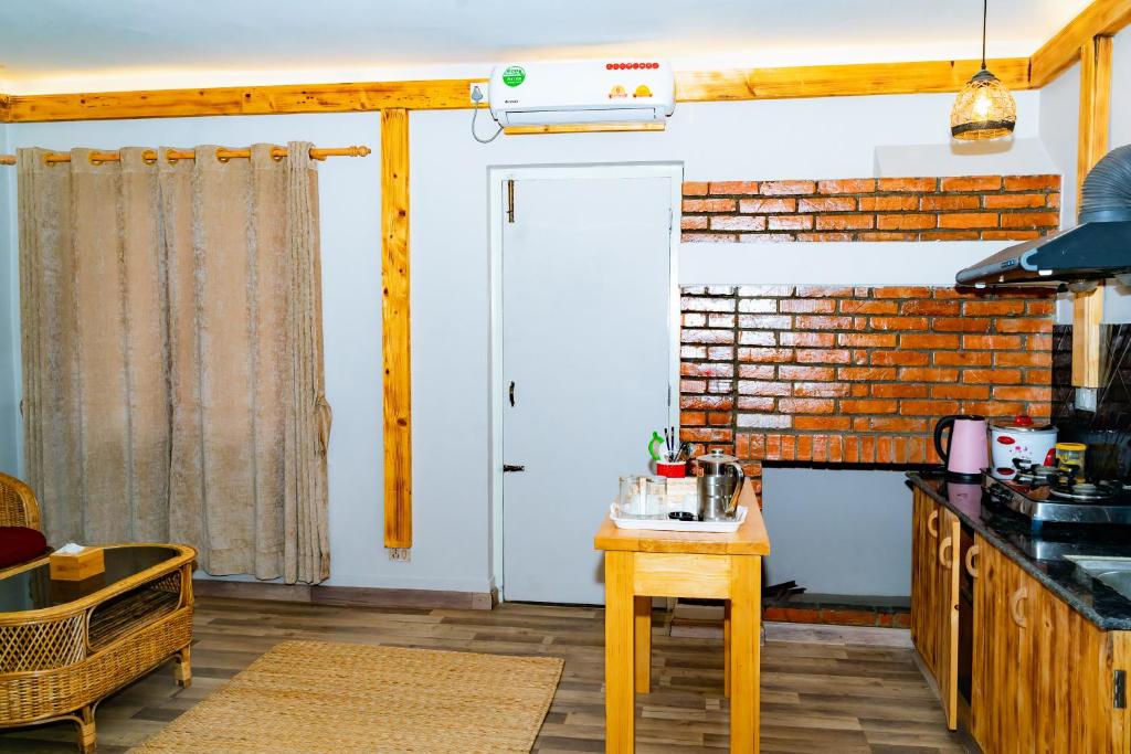 Kuchyň nebo kuchyňský kout v ubytování Silu Homes by Hostmandu