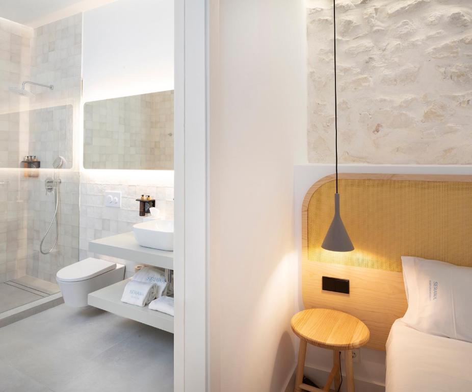 Koupelna v ubytování Hotel Serawa Alicante