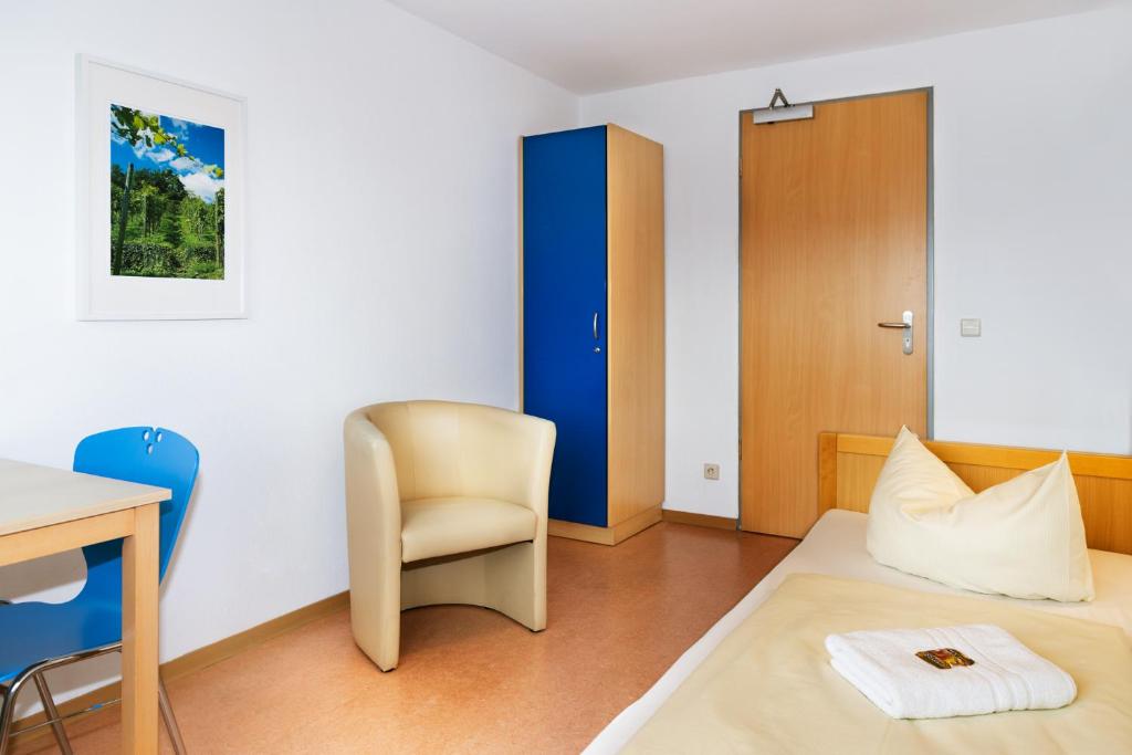 
Single Room with Shared Shower and Toilet
