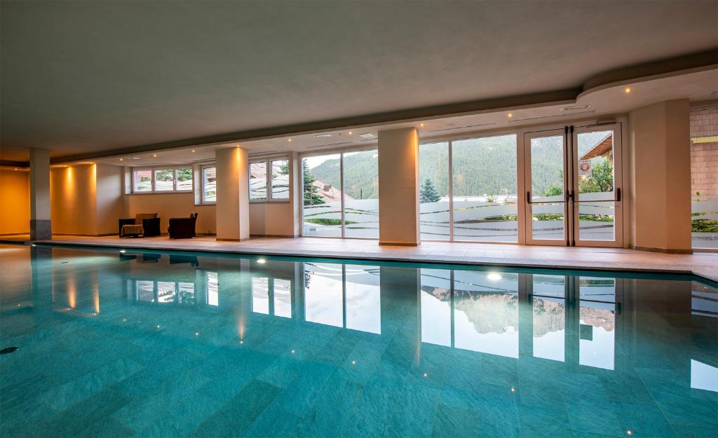 Bazén v ubytování Design & Suite Hotel Ciarnadoi nebo v jeho okolí