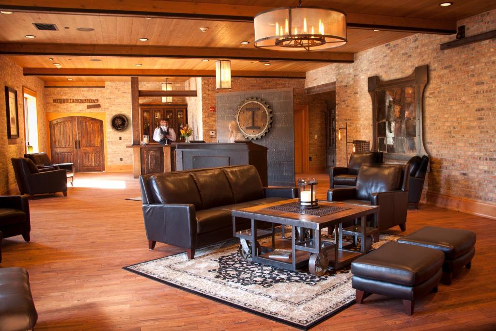 Posezení v ubytování Ironworks Hotel
