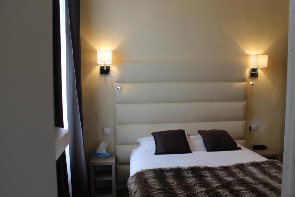 Postel nebo postele na pokoji v ubytování Hotel Napoléon