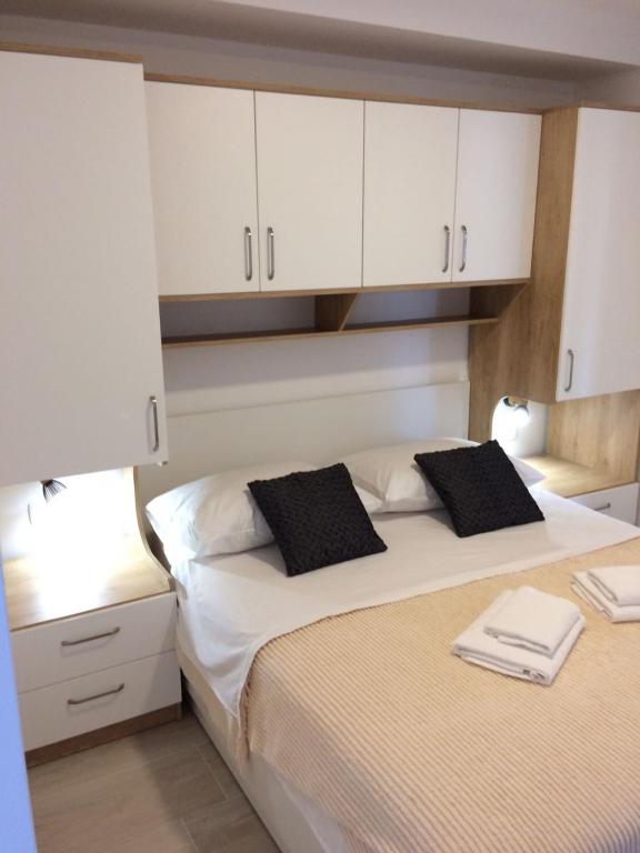 Postel nebo postele na pokoji v ubytování Apartment in Podgora with sea view, terrace, air conditioning, WiFi 4492-1