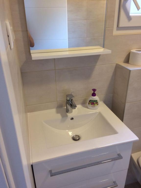 Koupelna v ubytování Apartment in Podgora with sea view, terrace, air conditioning, WiFi 4492-1