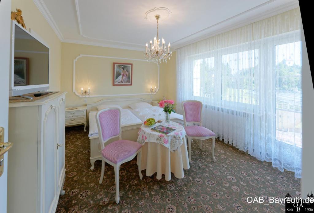 TV a/nebo společenská místnost v ubytování Hotel Garni Regina