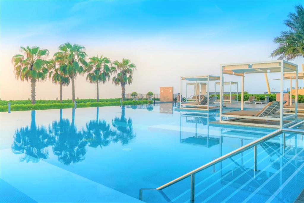 Bazén v ubytování InterContinental Fujairah Resort by IHG nebo v jeho okolí