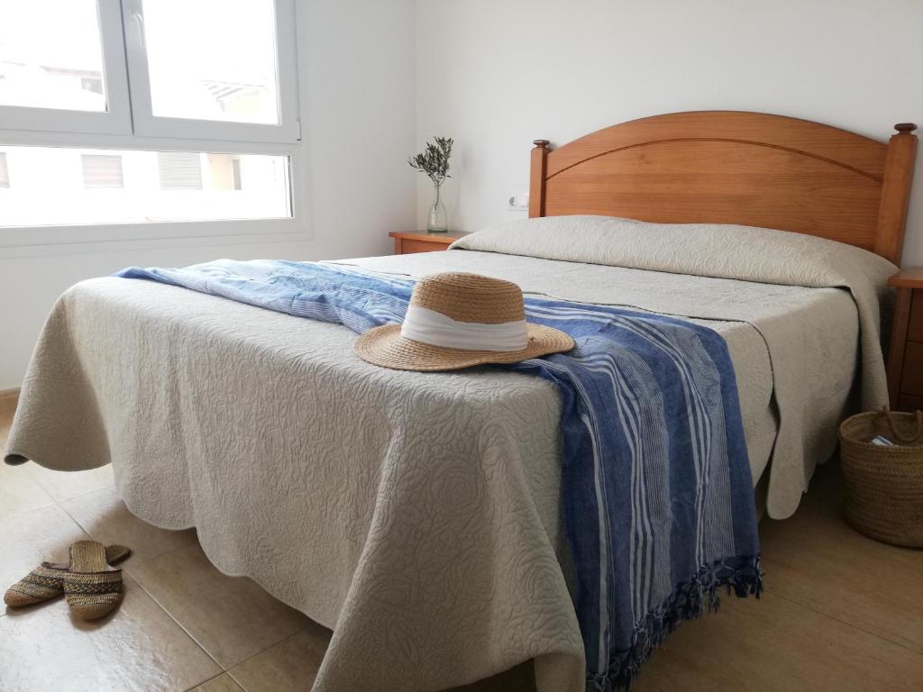 a bed with a hat sitting on top of it at Casa Bielgo Caleta de Fuste in El Matorral