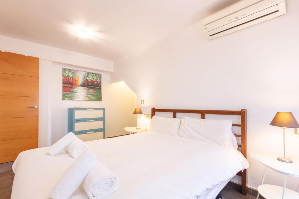 Postel nebo postele na pokoji v ubytování Alhondiga Oasis Suite by Valcambre