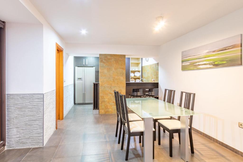 Kuchyň nebo kuchyňský kout v ubytování Alhondiga Oasis Suite by Valcambre