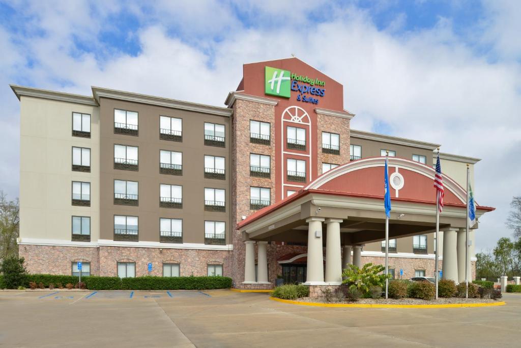 una imagen de un tru de Hilton Hotel en Holiday Inn Express Hotel & Suites La Place, an IHG Hotel, en Laplace