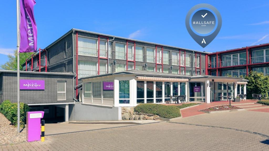 a large building with a sign that reads mallee at Mercure Hotel am Entenfang Hannover in Hannover