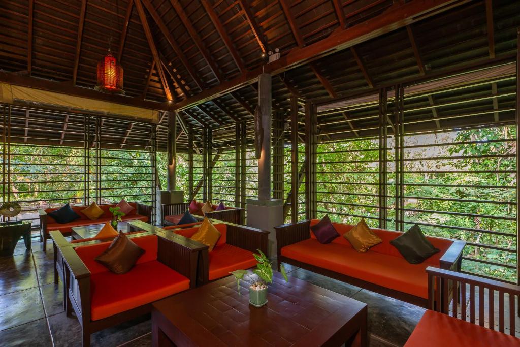 Posezení v ubytování Khaolak Wanaburee Resort - SHA Extra Plus