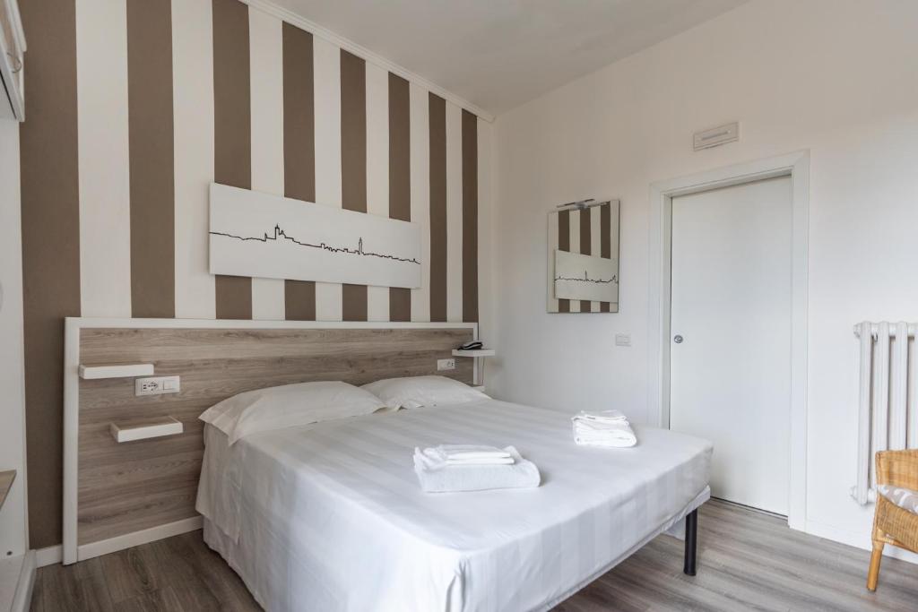 Łóżko lub łóżka w pokoju w obiekcie Albergo Centrale