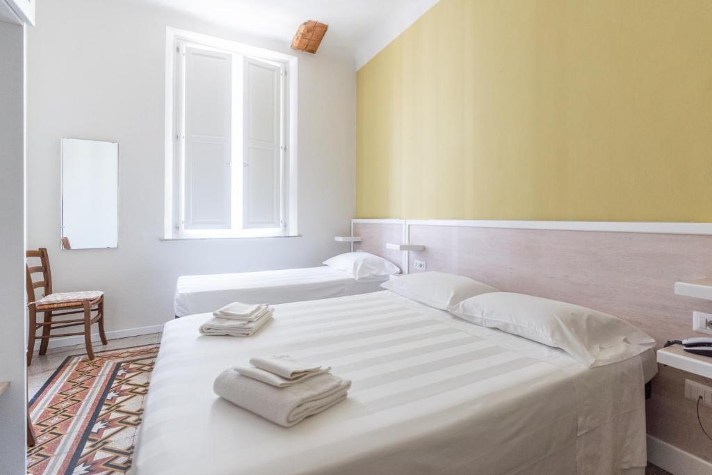 Łóżko lub łóżka w pokoju w obiekcie Albergo Centrale